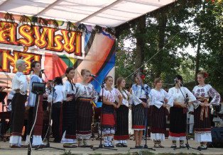 Veselia invadează orașul Flămânzi: Au …