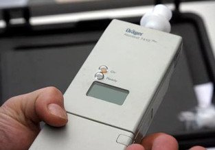 Depistaţi la volan sub influenţa …