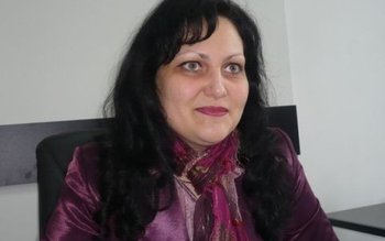 Mai mulți directori de şcoli, …