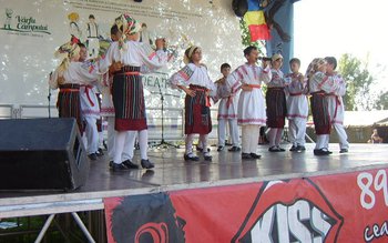 Vârfu Câmpului: Festivalul „Aşa-i jocul …