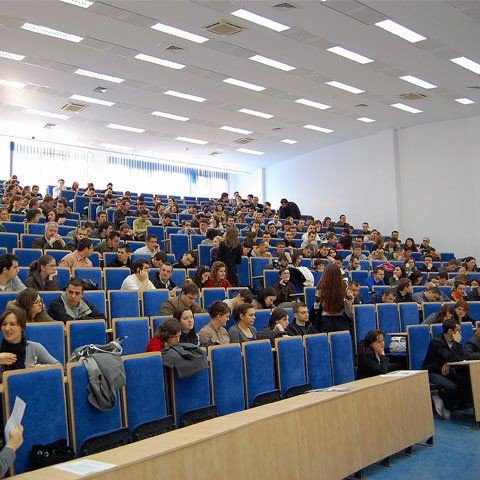 Universităţile dau start înscrierilor la master