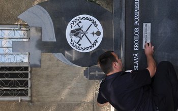 Monument dedicat lui Marius Loghin, …