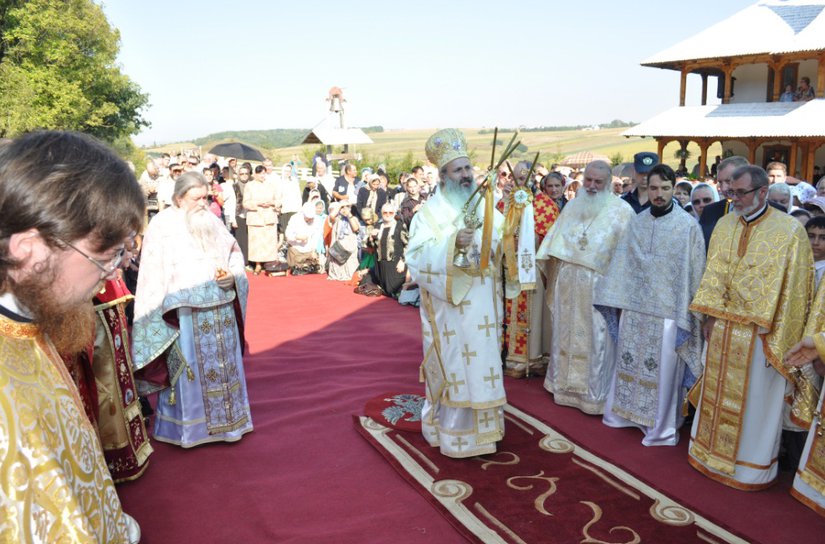 Astăzi s-a sfinţit Schitul Lebăda din Botoşani