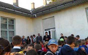 Patru trandafiri în învăţământul din …