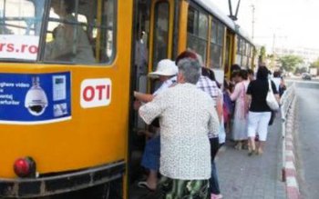 Sâmbătă şi duminică, un tramvai …