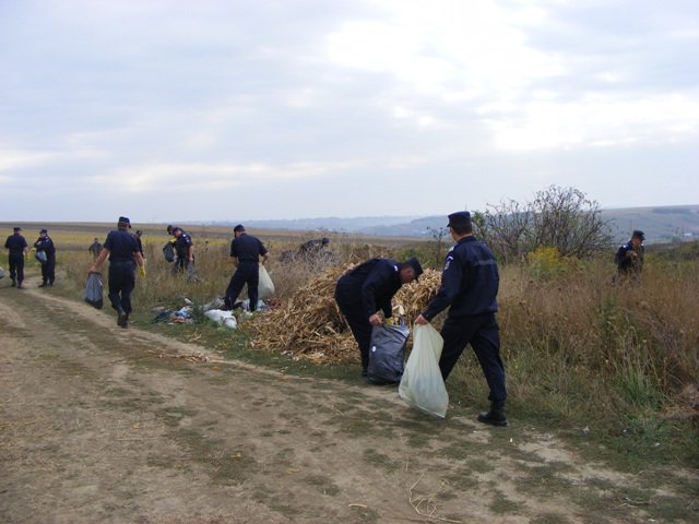 Jandarmii voluntari la „Let’s Do It Romania!”