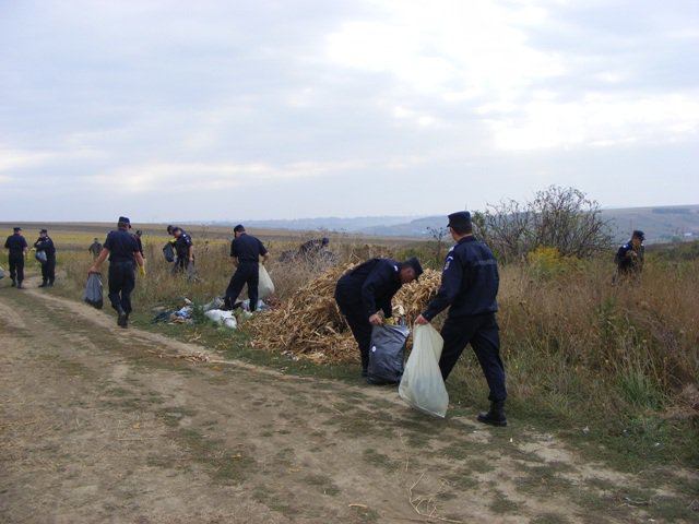 Jandarmii voluntari la „Let’s Do It Romania!”