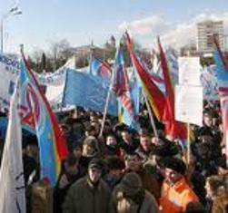 Sindicatele ameninţă cu noi proteste