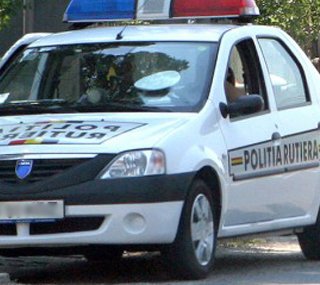 S-a urcat la volan fără permis şi a produs un accident