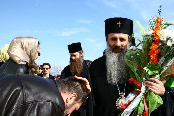 ÎPS Teofan sfinţeşte, sâmbătă, Biserica din Manoleşti Vale