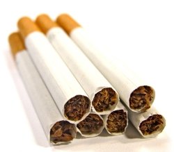 Moldovence „îmbrăcate” cu ţigări