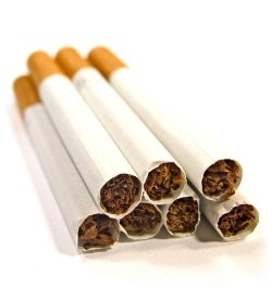 Moldovence „îmbrăcate” cu ţigări