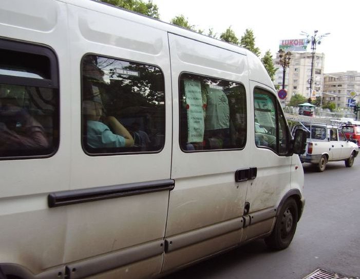 Se scumpesc calatoriile cu maxi-taxi