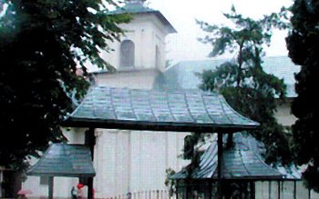 Astăzi vor fi aduse Moaştele …