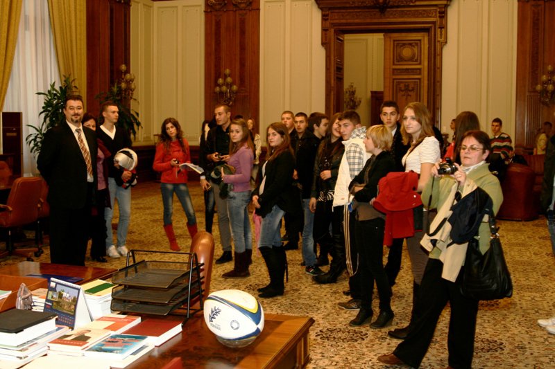 Elevii din Botoşani au primit o lecţie de democraţie