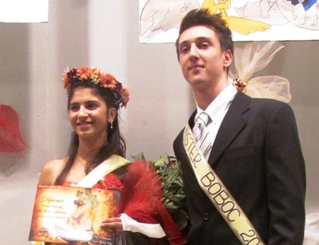 Miss Boboc 2011 la Grupul Şcolar Dimitrie Negreanu - Georgiana Aparaschivei a câştigătoarea concursului 