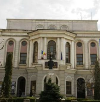 Teatrul „Mihai Eminescu”:  “O lume nebuna, nebună!” şi “Ca pe vremea lui Papură Vodă”