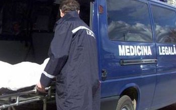 Femeie, găsită moartă într-un imobil …