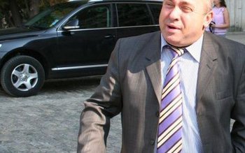 Daune morale cerute de deputatul …