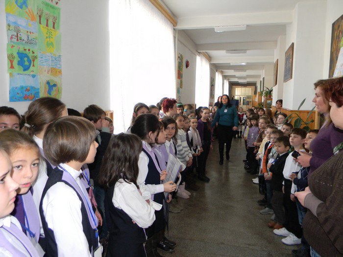 Liceul de Artă “Ştefan Luchian” Botoșani: Săptămâna Educaţiei Globale - Tonul face muzica. Atitudinea face diferenţa”