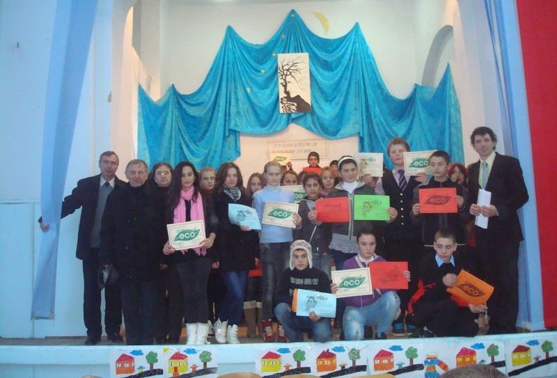 Liceul Teoretic „Anastasie Bașotă” a încheiat un parteneriet cu Școala din Borzești, Ungureni