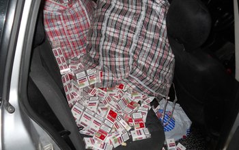 Maşină plină cu ţigări blocată …