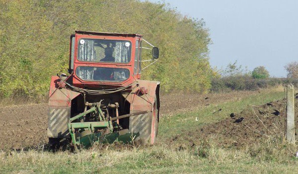 Producătorii agricoli pot depune cererile pentru subvenţia la motorină