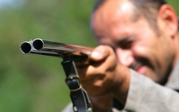 Trei mecanizatori amenințați cu pușca …