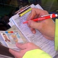 Tânăr fără permis depistat la volanul unei mașini neînmatriculate