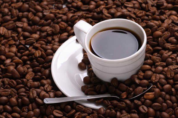 Zeci de kilograme de cafea confiscate la Româneşti