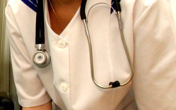 Medicii pot face garda la …