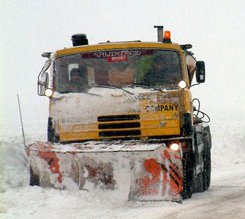 Drumarii au scos utilajele de …