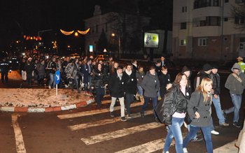 Sute de elevi au luat …