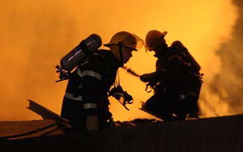 Incendiu stins cu peste 40 …