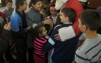 Familii de nevăzători ajutate în …