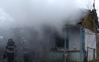 Bătrână rămasă pe drumuri în …