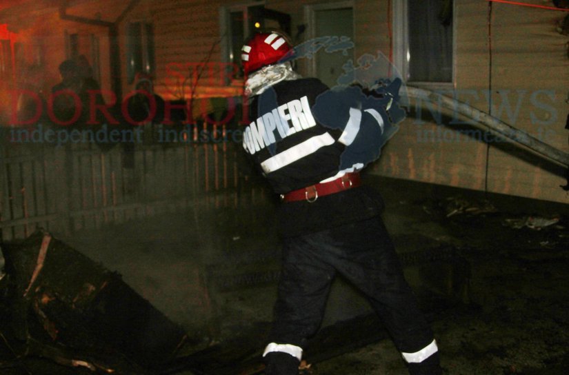 Incendiu în noaptea de revelion, în cartierul Drochia din Dorohoi - FOTO