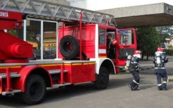 Pompierii verifică bisericile înainte de …