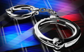 Trei tineri suspecţi de furt, …