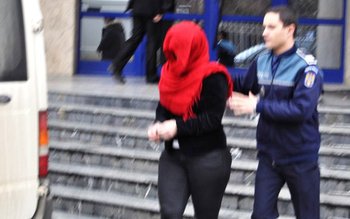 Poliţistul din Dersca acuzat de …