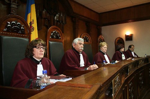 Curtea Constituţională va decide pe 18 ianuarie dacă alegerile locale vor fi comasate sau nu cu cele parlamentare