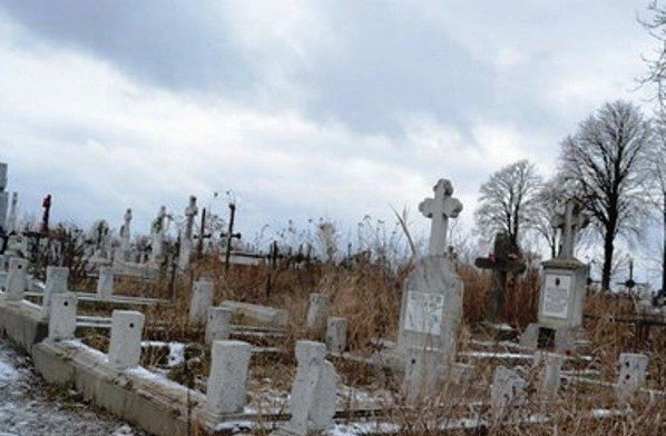 Tânăr din Darabani cercetat pentru profanare de morminte