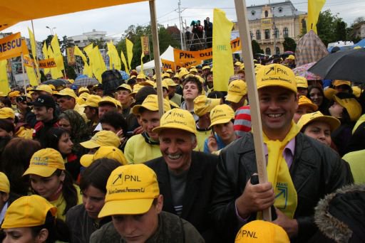 Peste 200 de liberali din Botoşani pleacă la mitingul de la Bucureşti