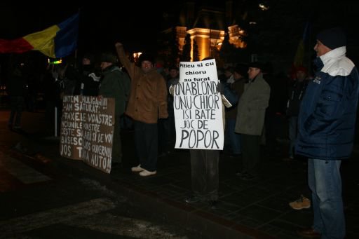 Protest paşnic la Botoşani în Piaţa Revoluţiei