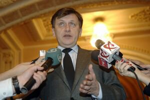 Liberalii se retrag din Parlament. …