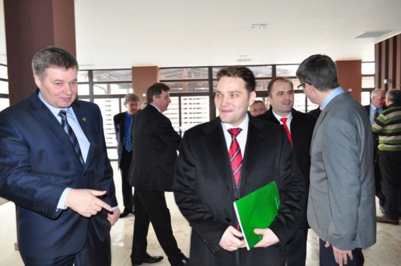 Oameni de afaceri din Botoșani şi Dorohoi prezenți la o dezbatere organizată de senatorul Gheorghe Marcu