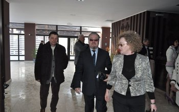 Peste 200 de oameni de …