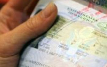 Tigările l-au lăsat fără viză