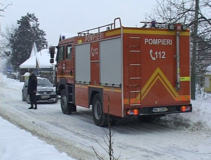 Incendiu generat de suprasolicitarea instalaţiei electrice