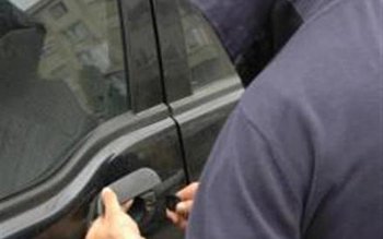 Furt din auto surprins în …